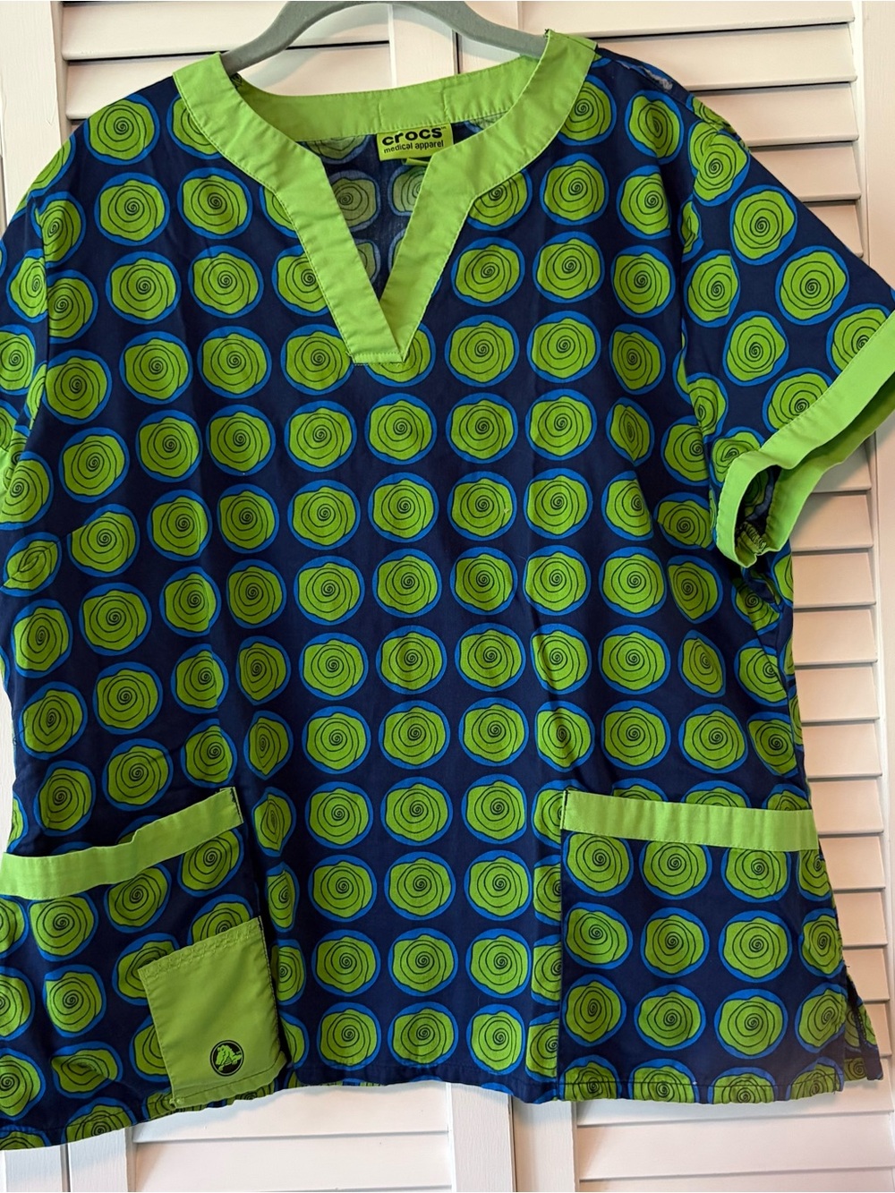 CROCS Navy and Lime Spiral-Print Scrub Top